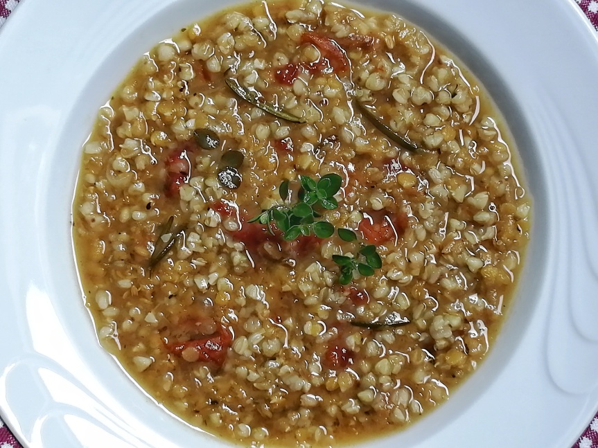 Zuppa di grano saraceno e lenticchie rosse